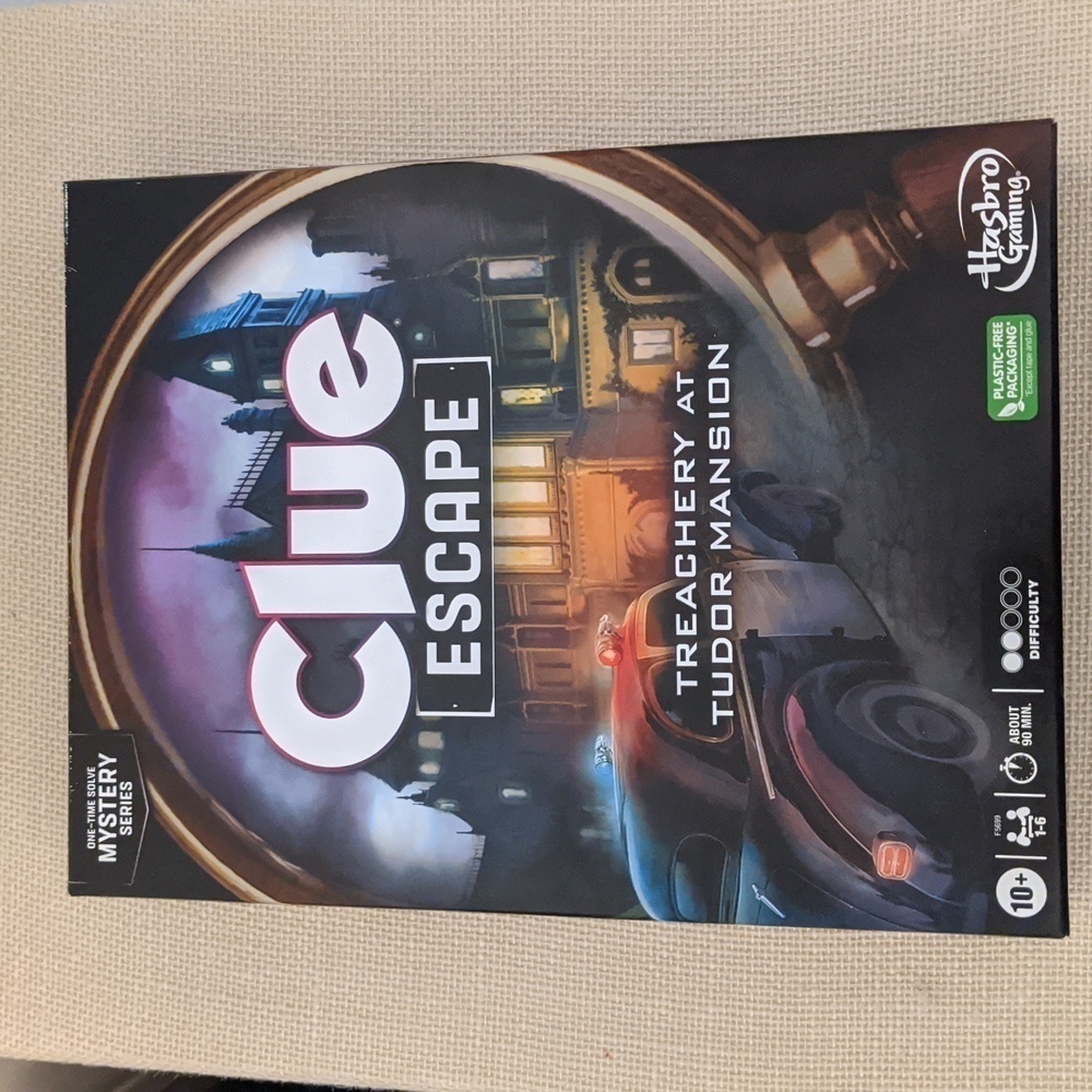 Hasbro Gaming Clue Escape Party "Board" Game Treachery at Tudor Mansion 10+
